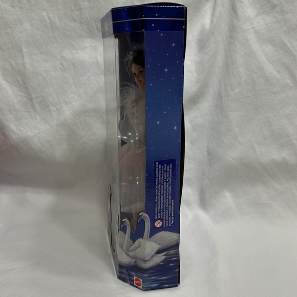 Barbie as the swan queen in Swan Lake - Picture 2 of 6